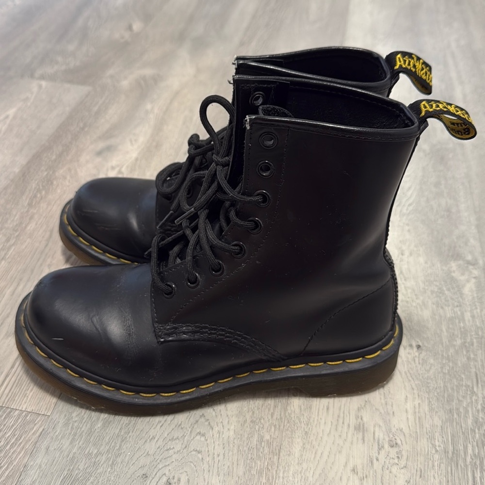 Genuine Dr. Martens 1460 Smooth Leather Boots - Classic 8-Eye in Black